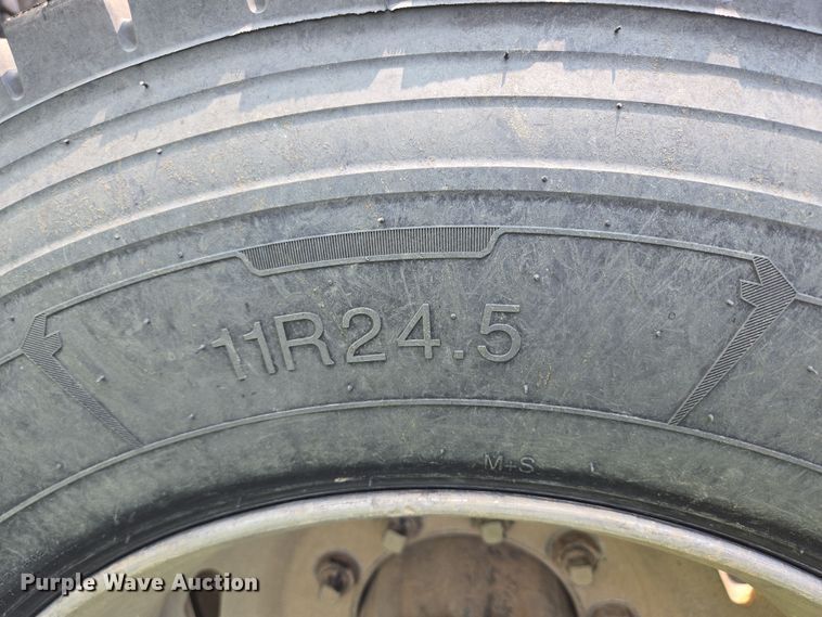 image for item DT7198 1992 Freightliner FDL120 semi truck