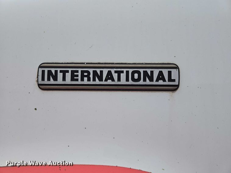 image for item DT7201 2001 International 5500i ready mix truck