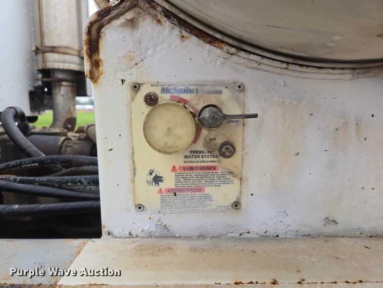 image for item DT7201 2001 International 5500i ready mix truck