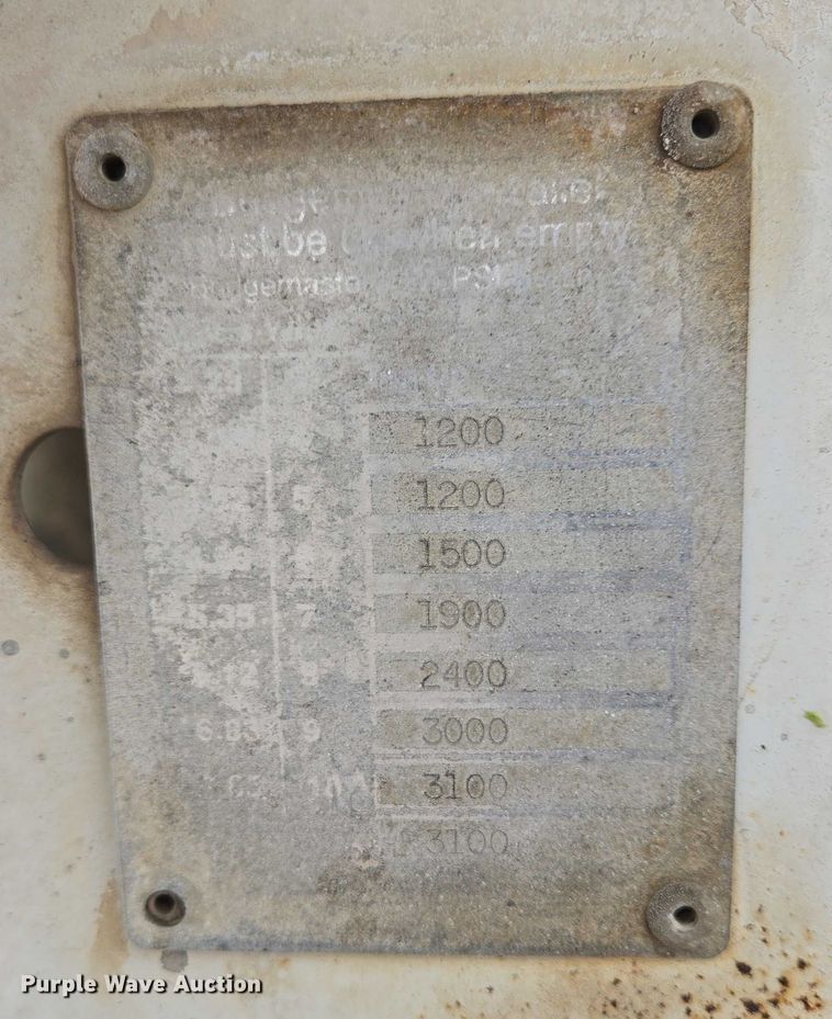 image for item DT7201 2001 International 5500i ready mix truck