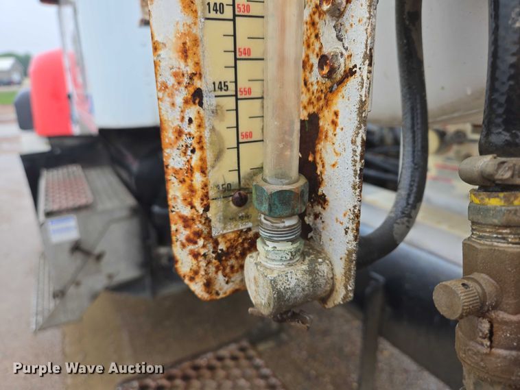 image for item DT7201 2001 International 5500i ready mix truck