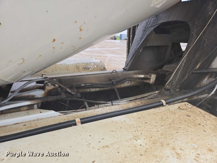 image for item DT7201 2001 International 5500i ready mix truck