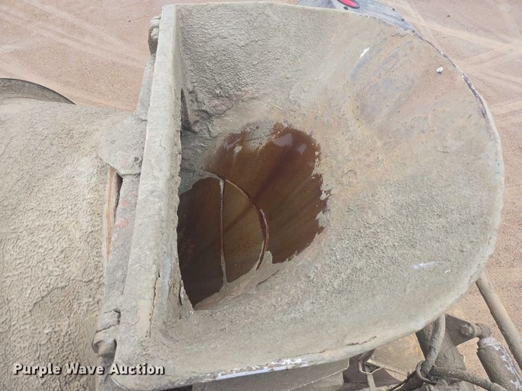 image for item DT7201 2001 International 5500i ready mix truck