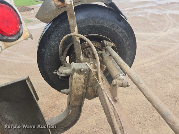 image for item DT7201 2001 International 5500i ready mix truck