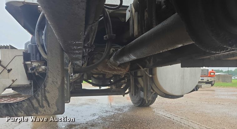 image for item DT7201 2001 International 5500i ready mix truck