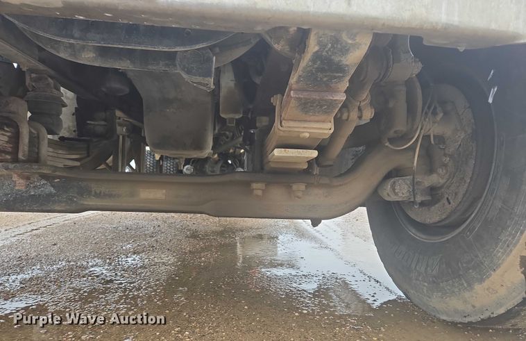 image for item DT7201 2001 International 5500i ready mix truck