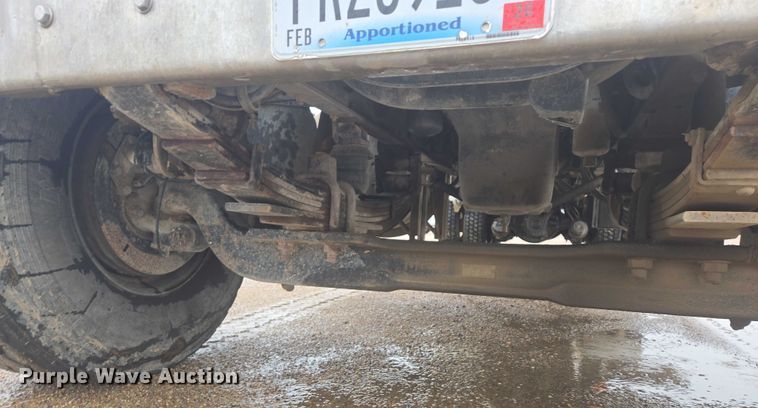 image for item DT7201 2001 International 5500i ready mix truck