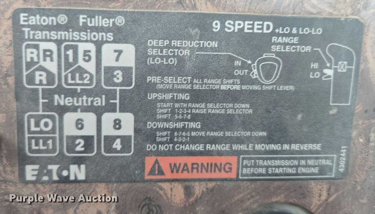 image for item DT7201 2001 International 5500i ready mix truck