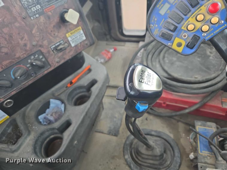 image for item DT7201 2001 International 5500i ready mix truck