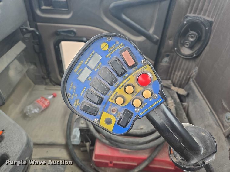 image for item DT7201 2001 International 5500i ready mix truck