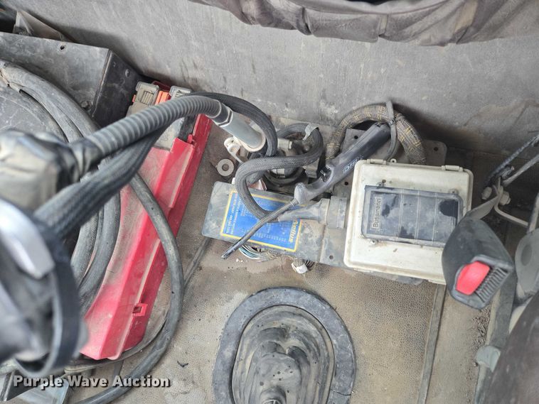 image for item DT7201 2001 International 5500i ready mix truck