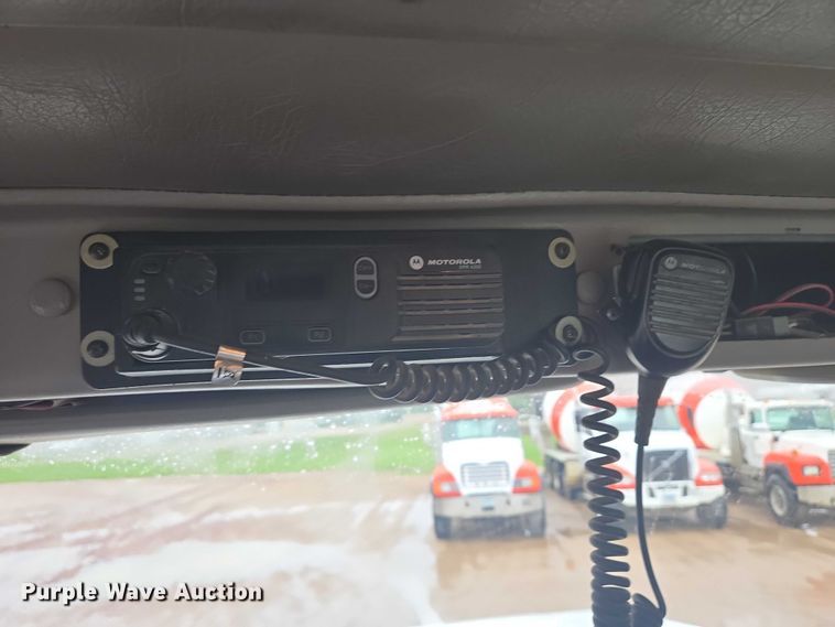 image for item DT7201 2001 International 5500i ready mix truck