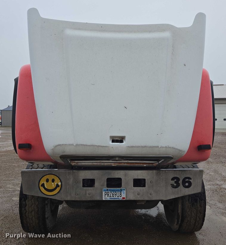 image for item DT7201 2001 International 5500i ready mix truck