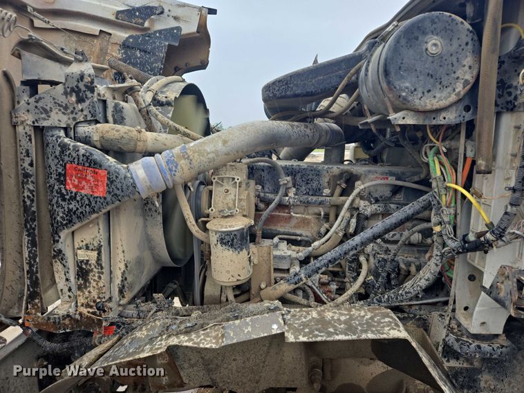 image for item DT7201 2001 International 5500i ready mix truck