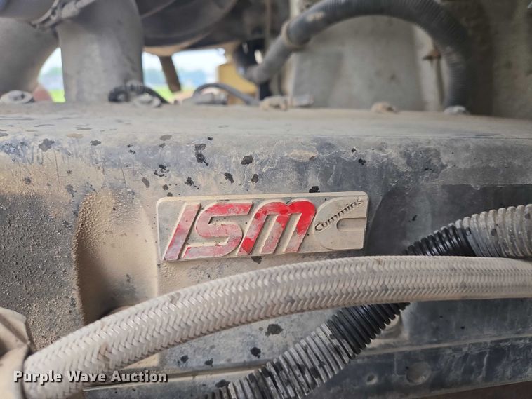 image for item DT7201 2001 International 5500i ready mix truck