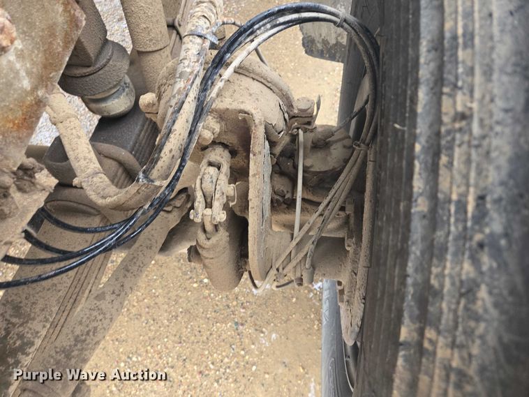 image for item DT7201 2001 International 5500i ready mix truck