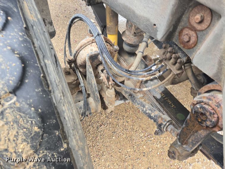 image for item DT7201 2001 International 5500i ready mix truck