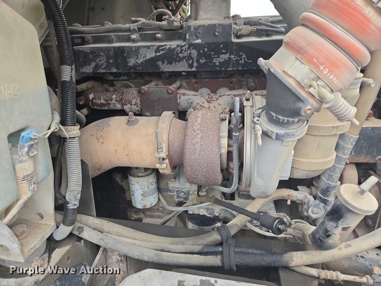 image for item DT7201 2001 International 5500i ready mix truck