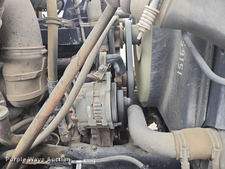 image for item DT7201 2001 International 5500i ready mix truck