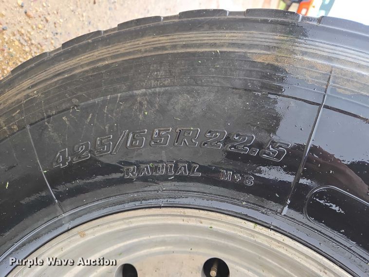 image for item DT7201 2001 International 5500i ready mix truck