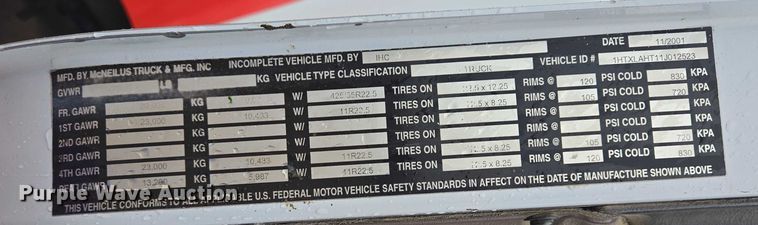 image for item DT7201 2001 International 5500i ready mix truck