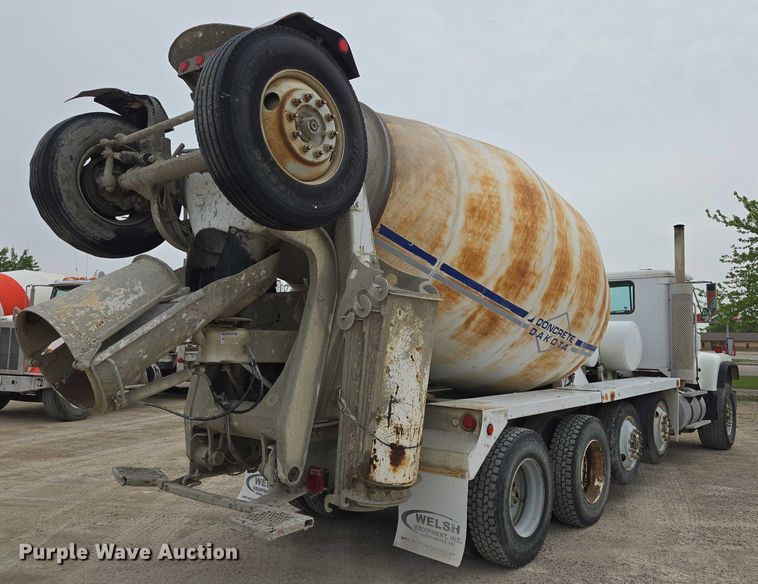 image for item DT7202 2000 International 5000 ready mix truck