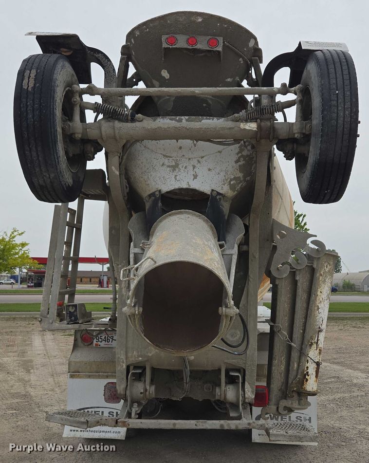 image for item DT7202 2000 International 5000 ready mix truck