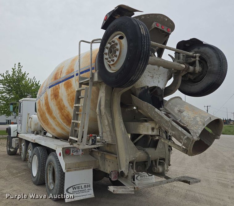 image for item DT7202 2000 International 5000 ready mix truck
