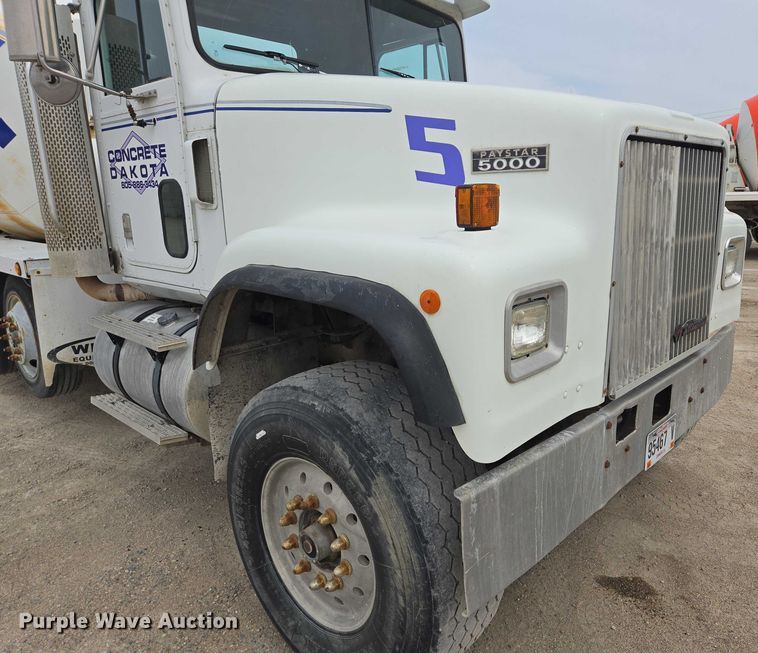 image for item DT7202 2000 International 5000 ready mix truck
