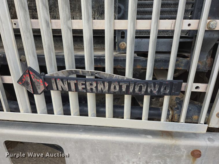 image for item DT7202 2000 International 5000 ready mix truck