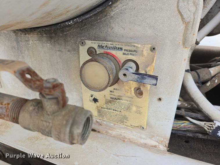 image for item DT7202 2000 International 5000 ready mix truck