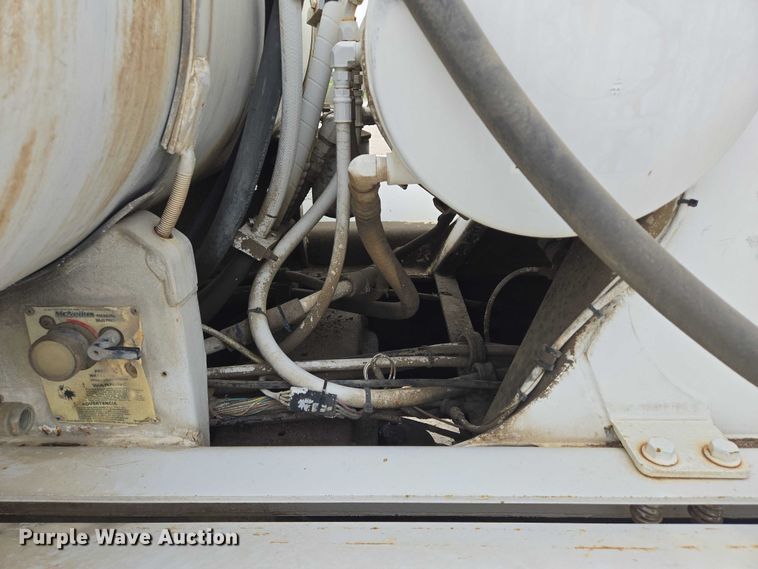 image for item DT7202 2000 International 5000 ready mix truck