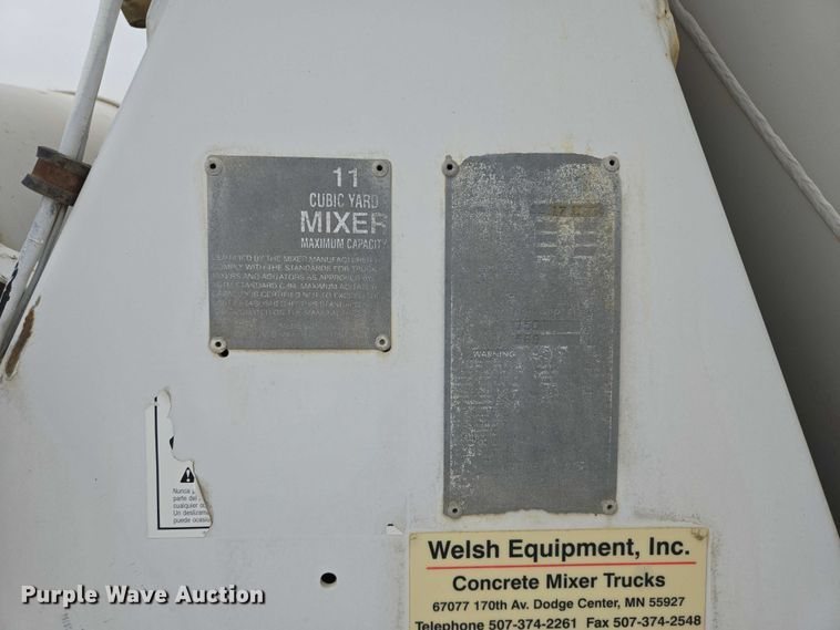 image for item DT7202 2000 International 5000 ready mix truck