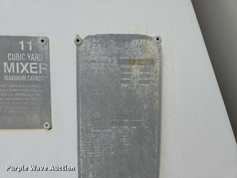 image for item DT7202 2000 International 5000 ready mix truck