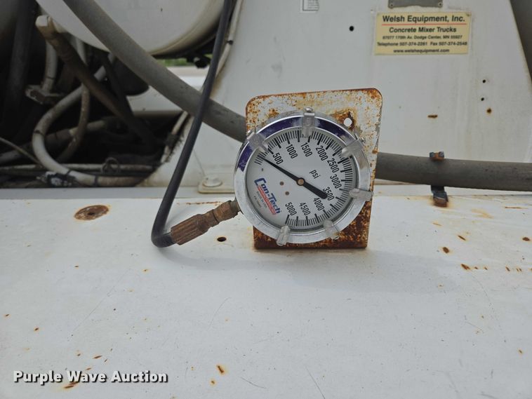 image for item DT7202 2000 International 5000 ready mix truck