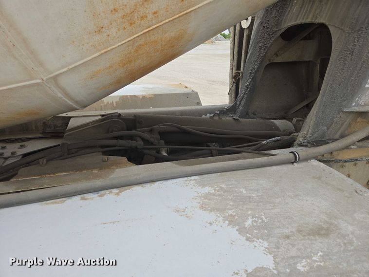 image for item DT7202 2000 International 5000 ready mix truck