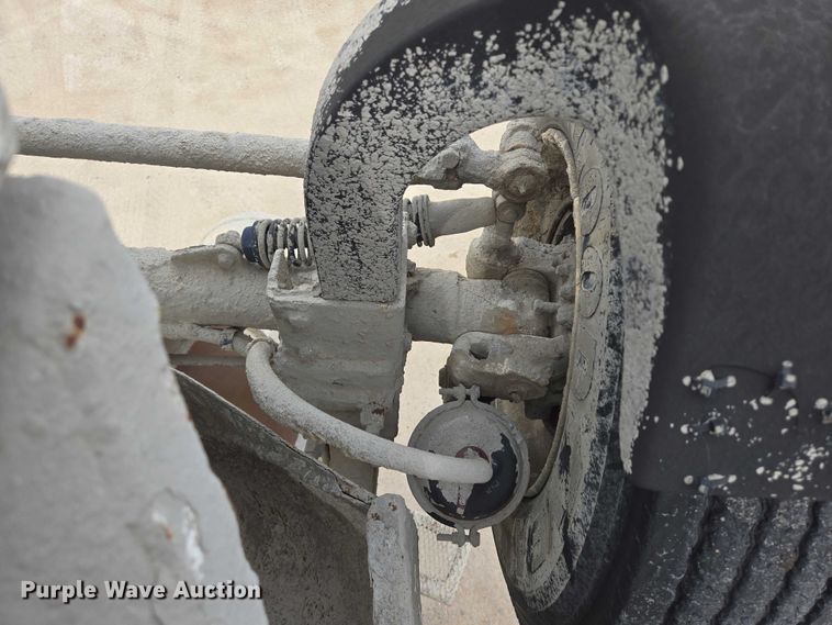 image for item DT7202 2000 International 5000 ready mix truck