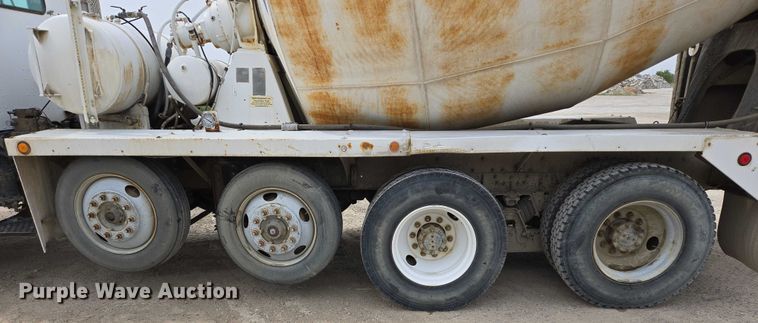 image for item DT7202 2000 International 5000 ready mix truck