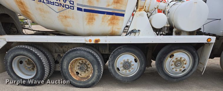 image for item DT7202 2000 International 5000 ready mix truck