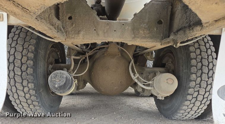 image for item DT7202 2000 International 5000 ready mix truck