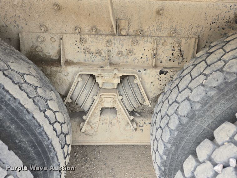 image for item DT7202 2000 International 5000 ready mix truck