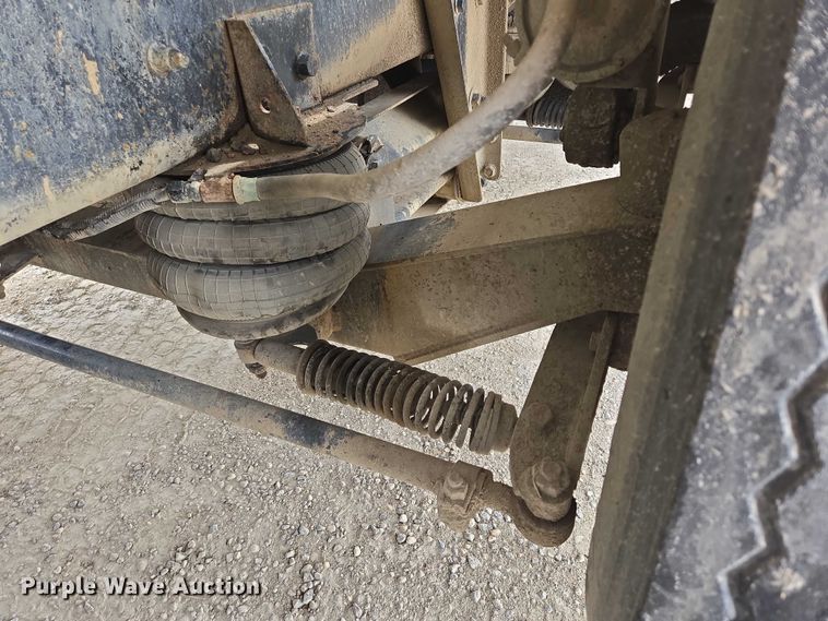 image for item DT7202 2000 International 5000 ready mix truck