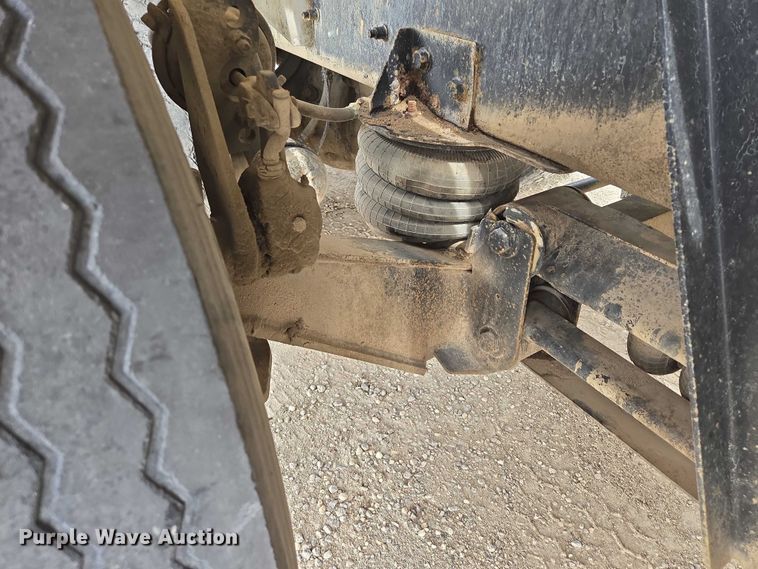 image for item DT7202 2000 International 5000 ready mix truck