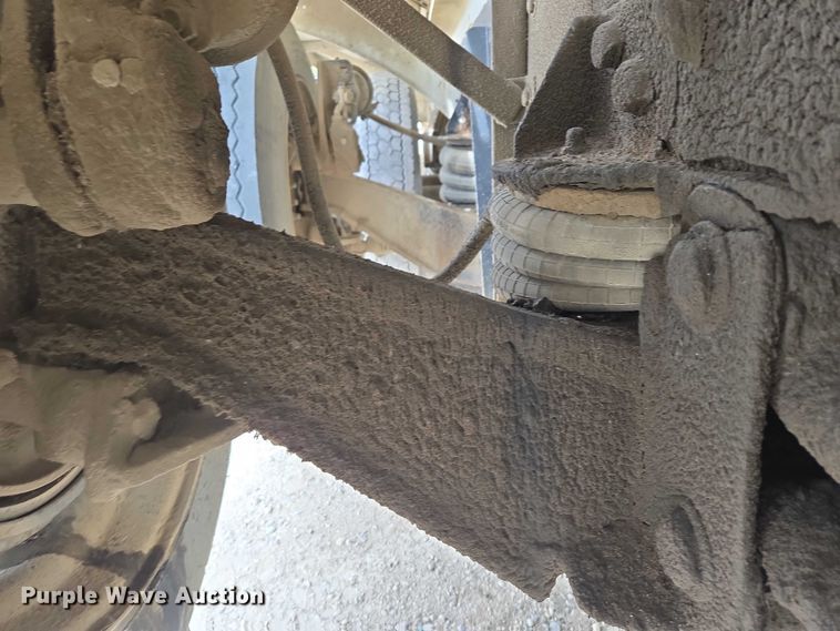 image for item DT7202 2000 International 5000 ready mix truck