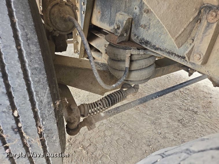 image for item DT7202 2000 International 5000 ready mix truck