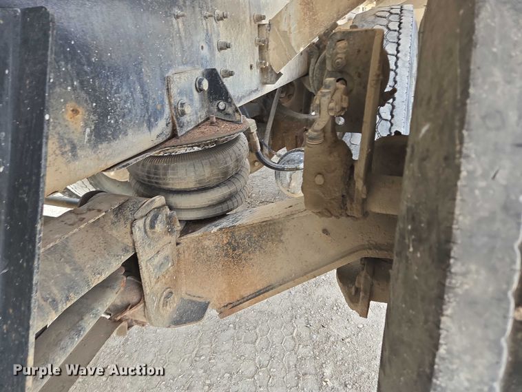 image for item DT7202 2000 International 5000 ready mix truck