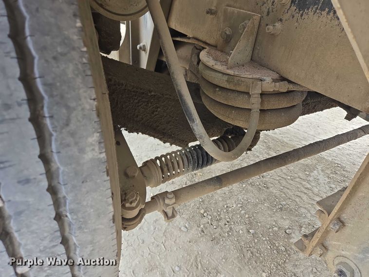 image for item DT7202 2000 International 5000 ready mix truck