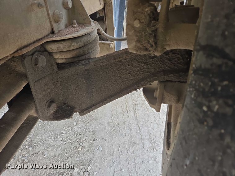 image for item DT7202 2000 International 5000 ready mix truck