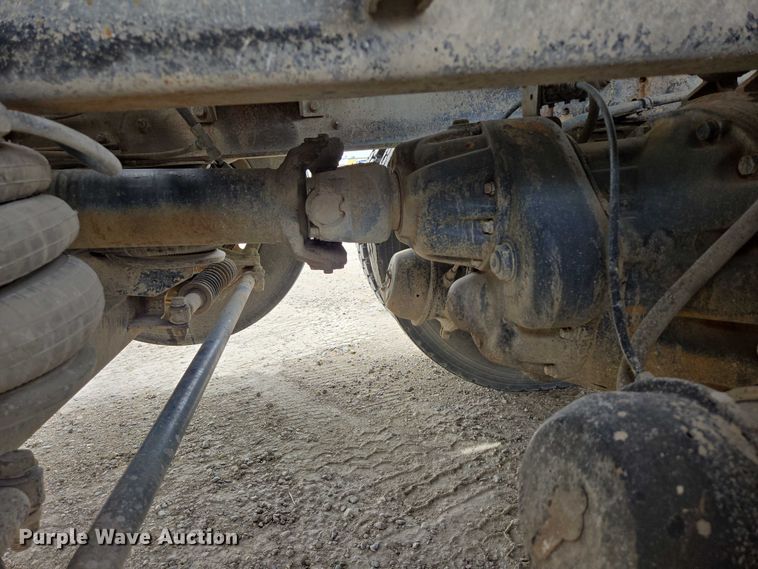 image for item DT7202 2000 International 5000 ready mix truck