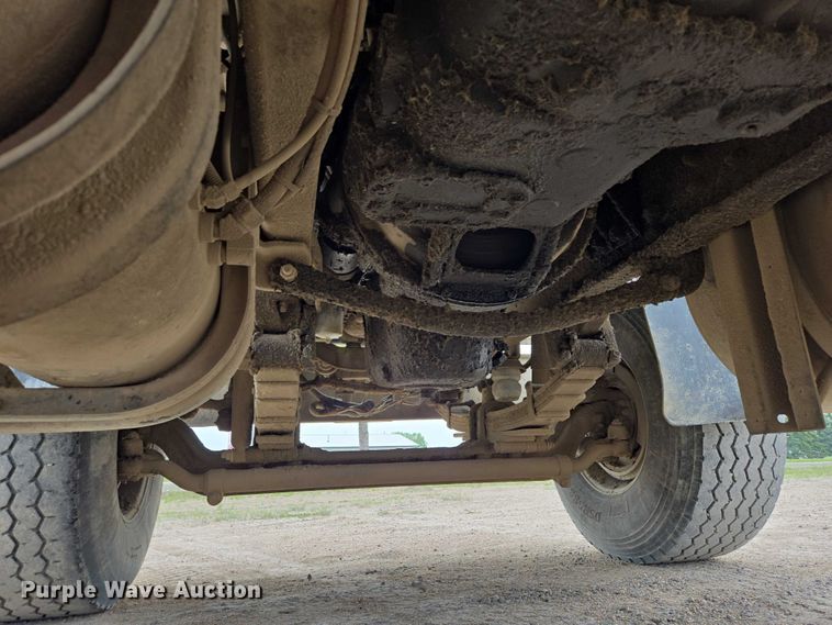 image for item DT7202 2000 International 5000 ready mix truck